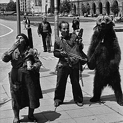 1992 - Sofia - Largo - Gypsy family with dancing bear